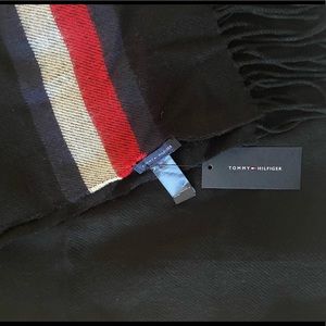 BNWT stunning tommy hilfiger scarf